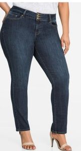 MODERN STRAIGHT LEG 3-BUTTON JEAN